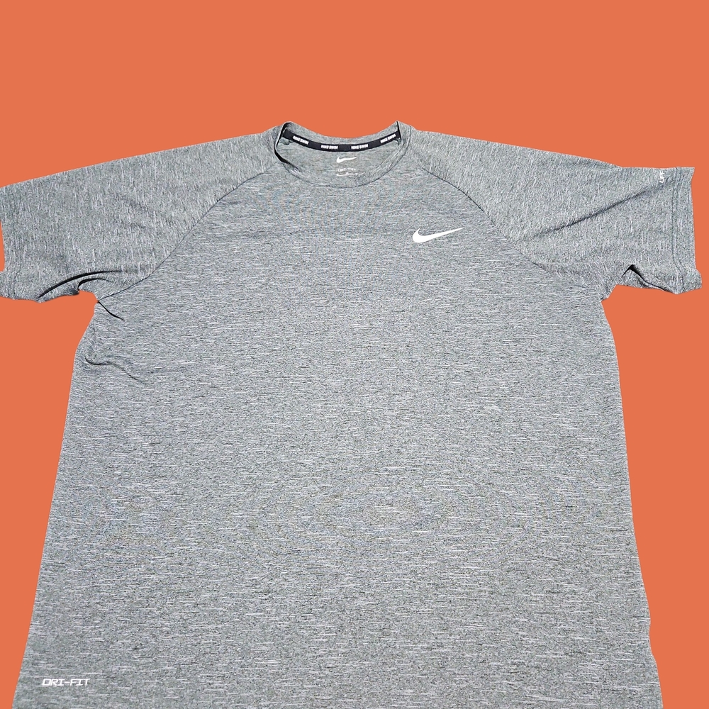 Nike Men's Gray Short Sleeve Swim Shirt
